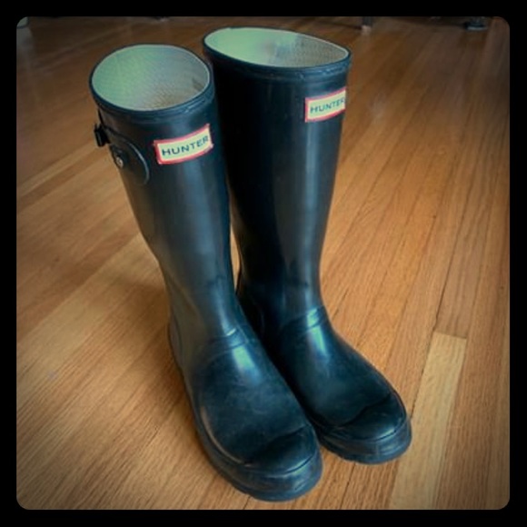 Hunter Shoes - Classic Gloss Black Hunter Boots, kids size 7G, 6B